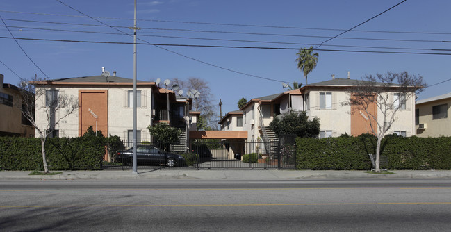 13949-13953 Vanowen St in Van Nuys, CA - Foto de edificio - Building Photo