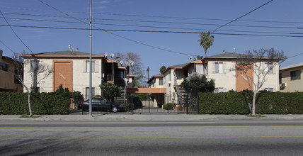 13949-13953 Vanowen St in Van Nuys, CA - Building Photo - Building Photo