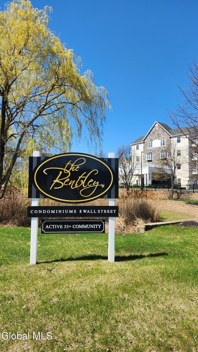 8 Wall St in Clifton Park, NY - Building Photo - Building Photo