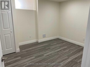 35 Elysian Fields Cir in Brampton, ON - Building Photo - Building Photo