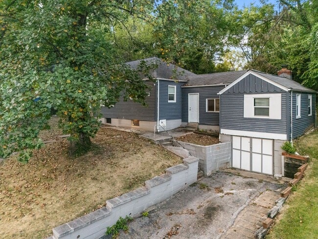 137 Chambers Rd in St. Louis, MO - Building Photo - Building Photo