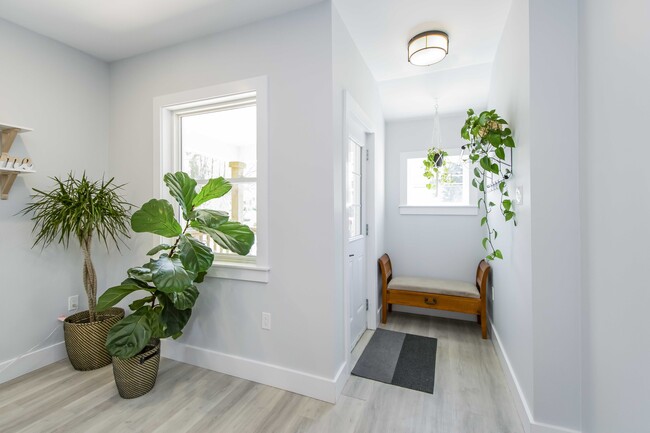 142 Prince Albert Rd in Dartmouth, NS - Building Photo - Building Photo
