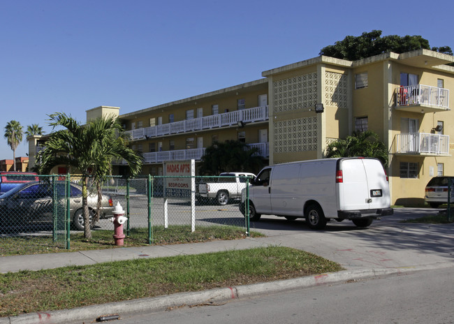 Punta Frances Apartments in Hialeah, FL - Foto de edificio - Building Photo