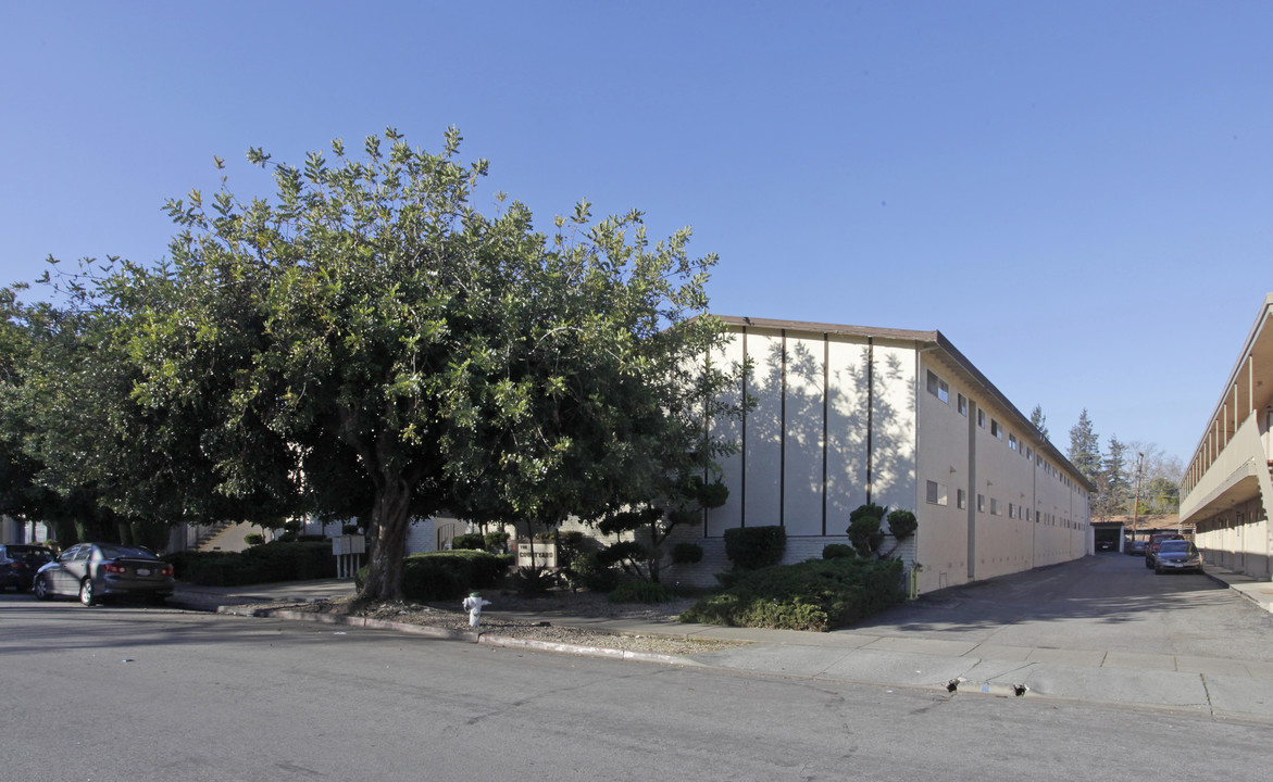 Courtyard Apartments in Sunnyvale, CA - Foto de edificio