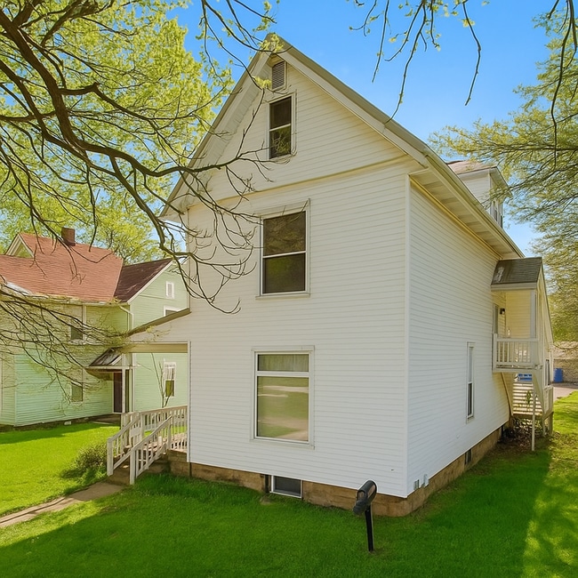 property at 520 W Bucyrus St