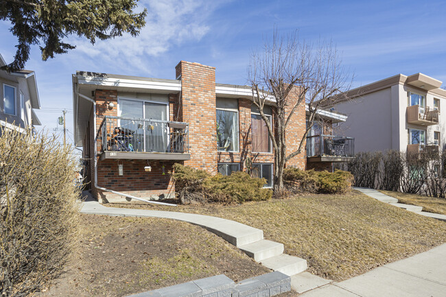 130B 12 Av NE in Calgary, AB - Building Photo - Building Photo