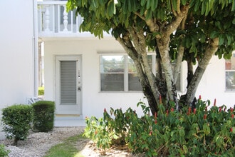 153 Coventry G in West Palm Beach, FL - Building Photo - Building Photo