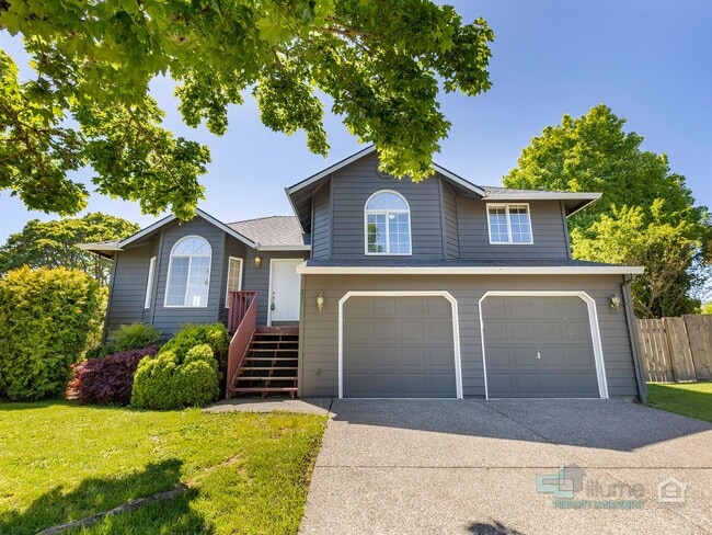 property at 276 NE Tralee Ct