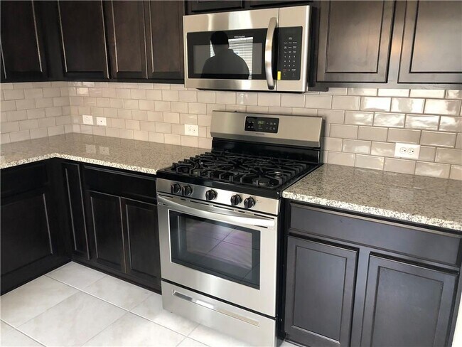 2013 Langdale Ln in Austin, TX - Building Photo - Building Photo