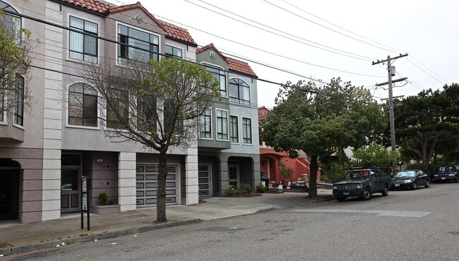 2391 12th Ave in San Francisco, CA - Foto de edificio - Building Photo