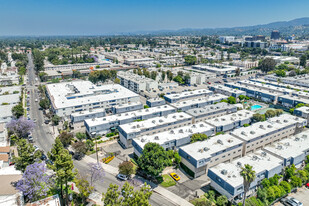 Tarzana Gardens in Tarzana, CA - Foto de edificio - Building Photo