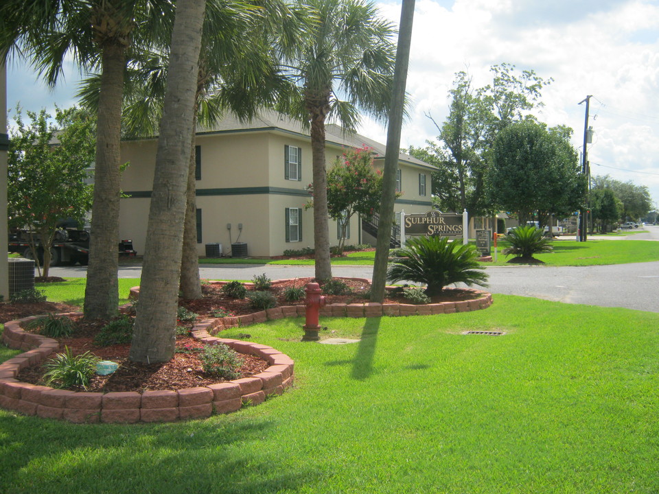 Sulphur Springs in Sulphur, LA - Building Photo