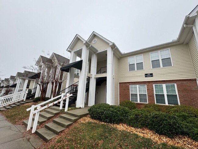 2400 Huntscroft Ln in Raleigh, NC - Building Photo - Building Photo