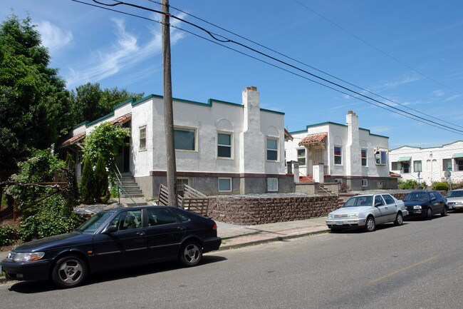 Santa Rita Apartments in Portland, OR - Foto de edificio - Building Photo