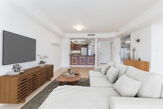 910 Beacon St, Unit 4R in Boston, MA - Foto de edificio - Building Photo