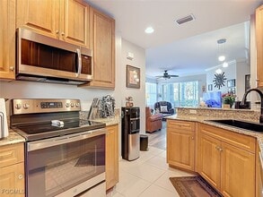 11971 Champions Green Way in Ft. Myers, FL - Foto de edificio - Building Photo