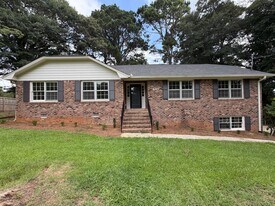 120 Kathy Ln in Carrollton, GA - Building Photo