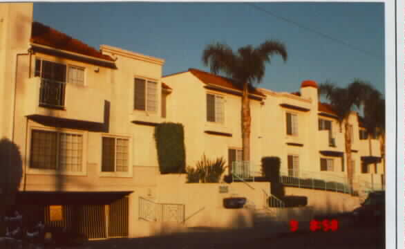 325-327 N Buena Vista St in Burbank, CA - Building Photo