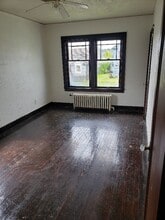 913 W 1st St in Aberdeen, WA - Building Photo - Building Photo