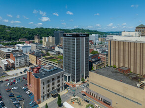 900 on Lee in Charleston, WV - Foto de edificio - Building Photo