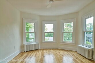 35 Mill Hill Rd in Woodstock, NY - Foto de edificio - Building Photo