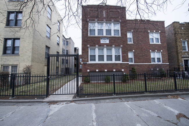 7948 S Hermitage Ave in Chicago, IL - Building Photo - Building Photo