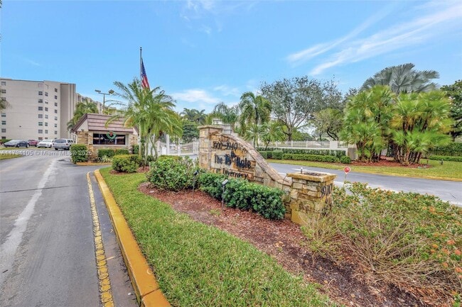 3940 Inverrary Blvd in Lauderhill, FL - Building Photo - Building Photo