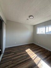 7800 S Hoover St in Los Angeles, CA - Foto de edificio - Building Photo