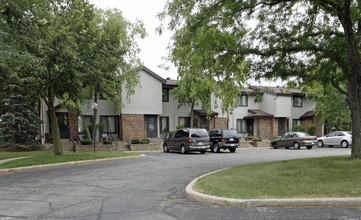 Grant Village Apartments in Janesville, WI - Building Photo - Building Photo