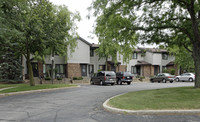 Grant Village Apartments in Janesville, WI - Foto de edificio - Building Photo