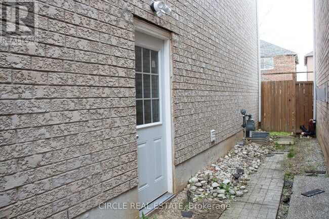 1204 McMullen Crescent in Milton, ON - Building Photo - Building Photo
