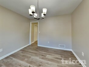 3560 Erdly Ln in Snellville, GA - Foto de edificio - Building Photo