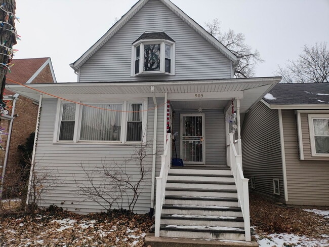 property at 905 Thomas Ave