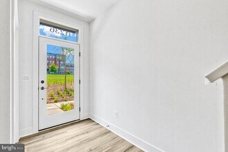 11236 Bunsen St in Reston, VA - Building Photo - Building Photo