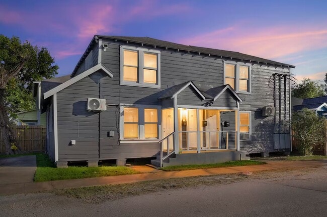 property at 1401 Collier St