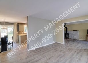 1977 Swaranne Dr in West Bloomfield Township, MI - Building Photo - Building Photo