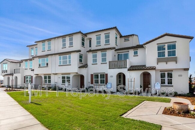 2960 Valbonne Walk in Sacramento, CA - Building Photo - Building Photo