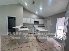 2805 Summer Ridge Dr in Corpus Christi, TX - Building Photo - Building Photo