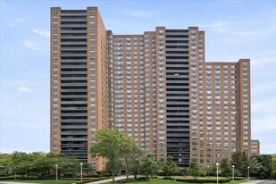70-25 Yellowstone Blvd in Queens, NY - Building Photo
