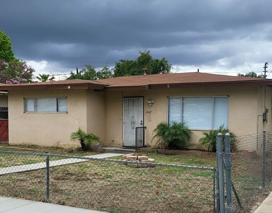 1007 Calhoun St in Redlands, CA - Building Photo