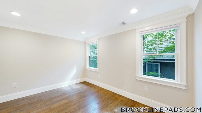 101 Sumner Rd, Unit 2 in Brookline, MA - Foto de edificio - Building Photo