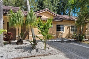6243 Garden Ct in Davie, FL - Building Photo