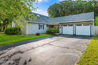 61 Berkshire Dr in Howell, NJ - Building Photo - Building Photo