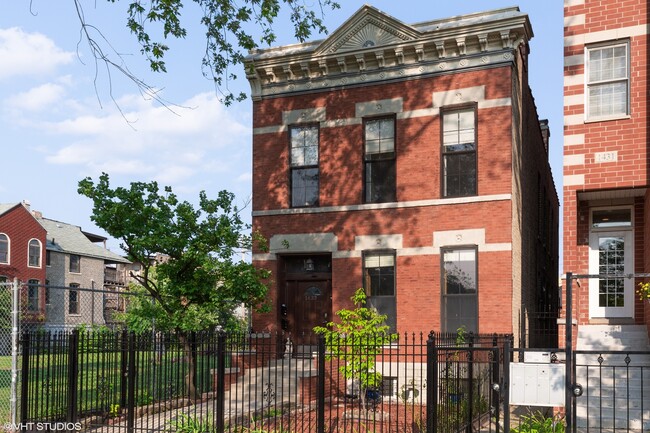 property at 1433 N California Ave