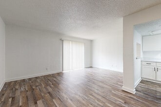 Regency Apartments in Arlington, TX - Building Photo - Interior Photo