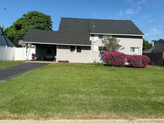 property at 168 Red Maple Dr E