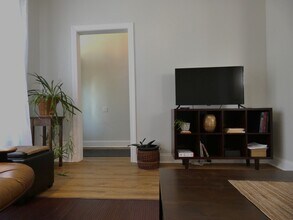 3043 W Lyndale St, Unit 1 in Chicago, IL - Foto de edificio - Building Photo