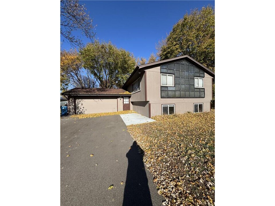 6024 113th Ave N in Champlin, MN - Building Photo