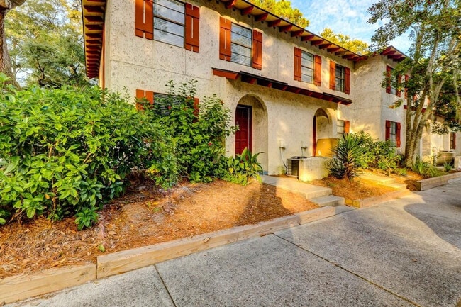400 William Hilton Pkwy in Hilton Head Island, SC - Building Photo - Building Photo