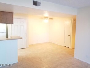 540 N May, Unit APT 1095 in Mesa, AZ - Building Photo - Building Photo